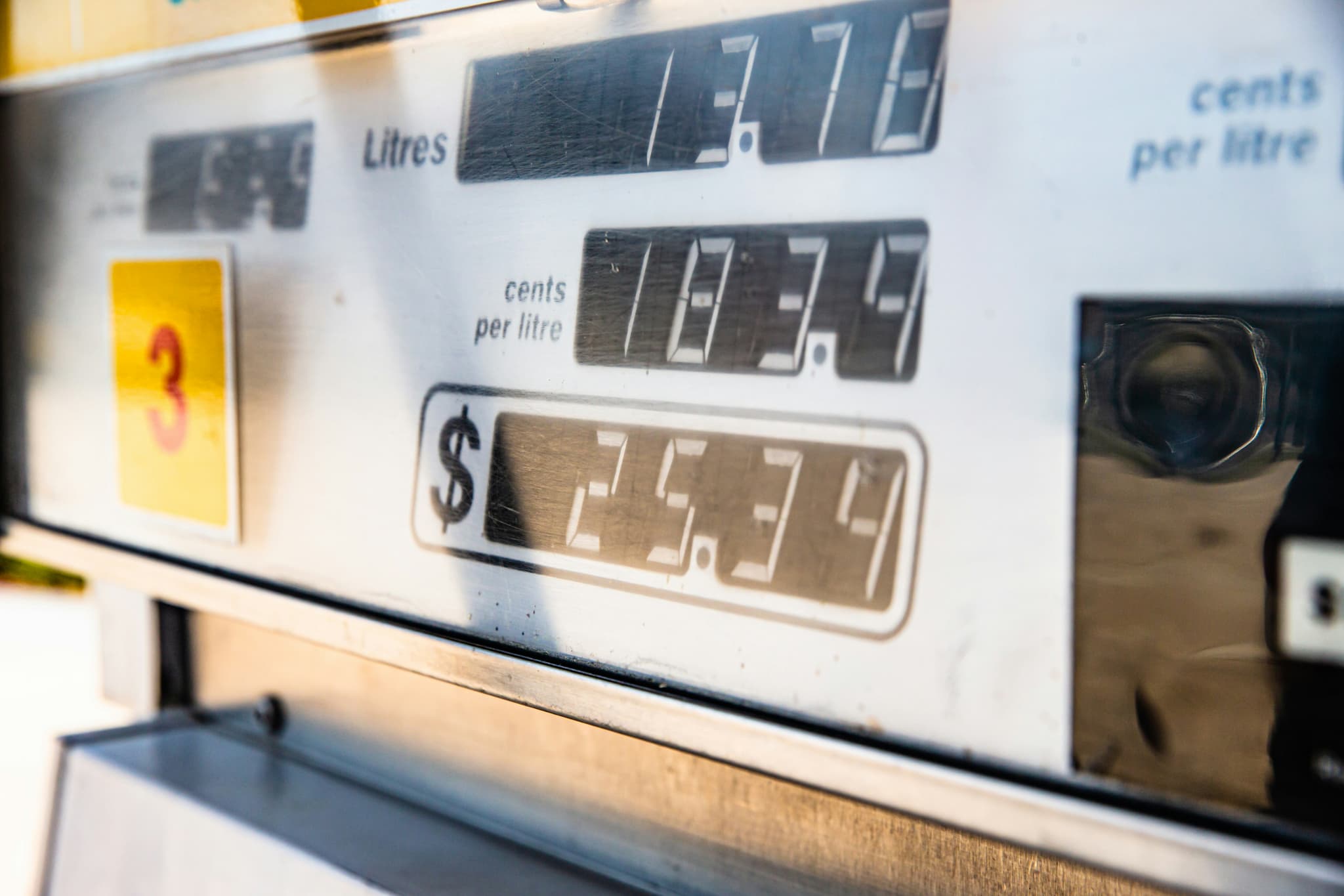 El regreso de la gasolina a 4 dólares el galón aumenta la presión de los costos en la distribución de ingredientes farmacéuticos